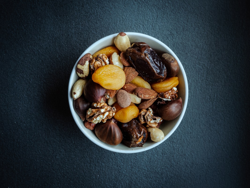 Smoothie bowl con noci e semi